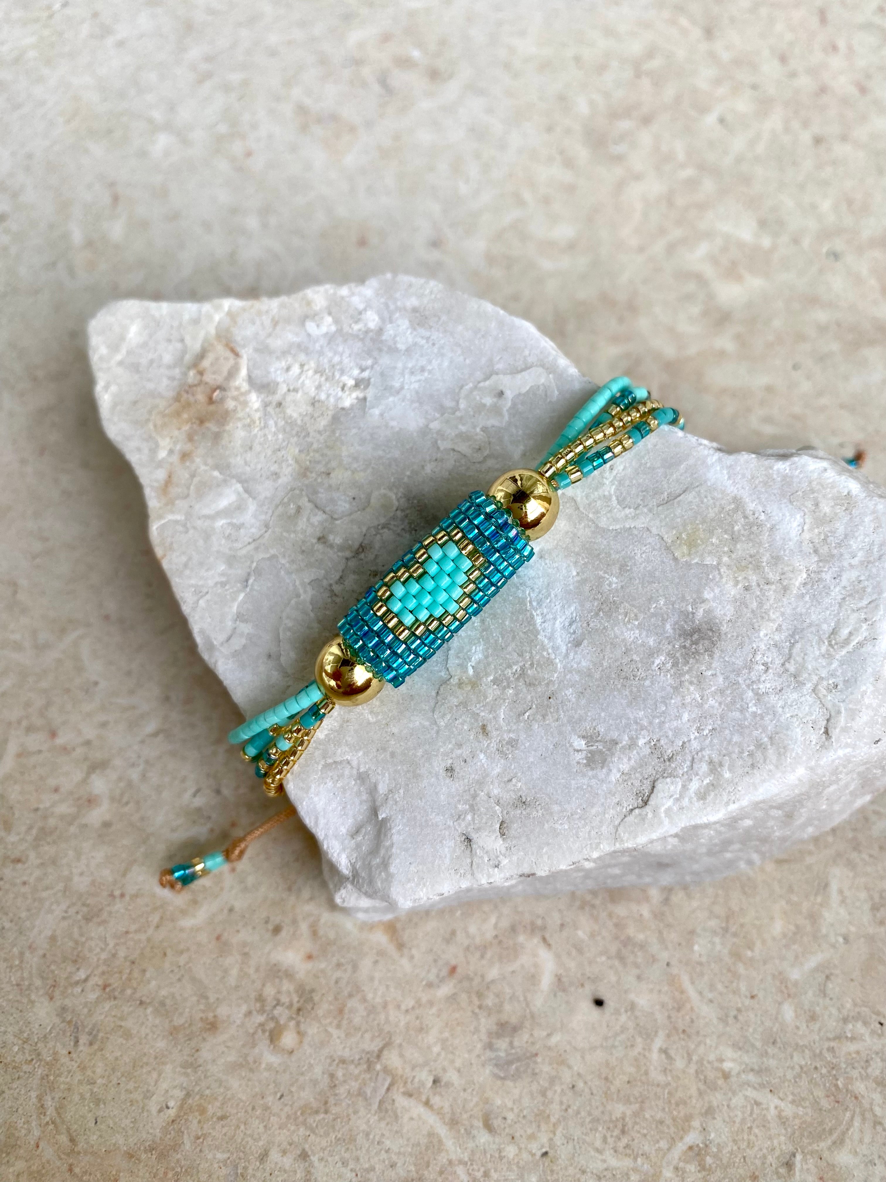 Pulsera tejida rollito y Corazón (elige color)
