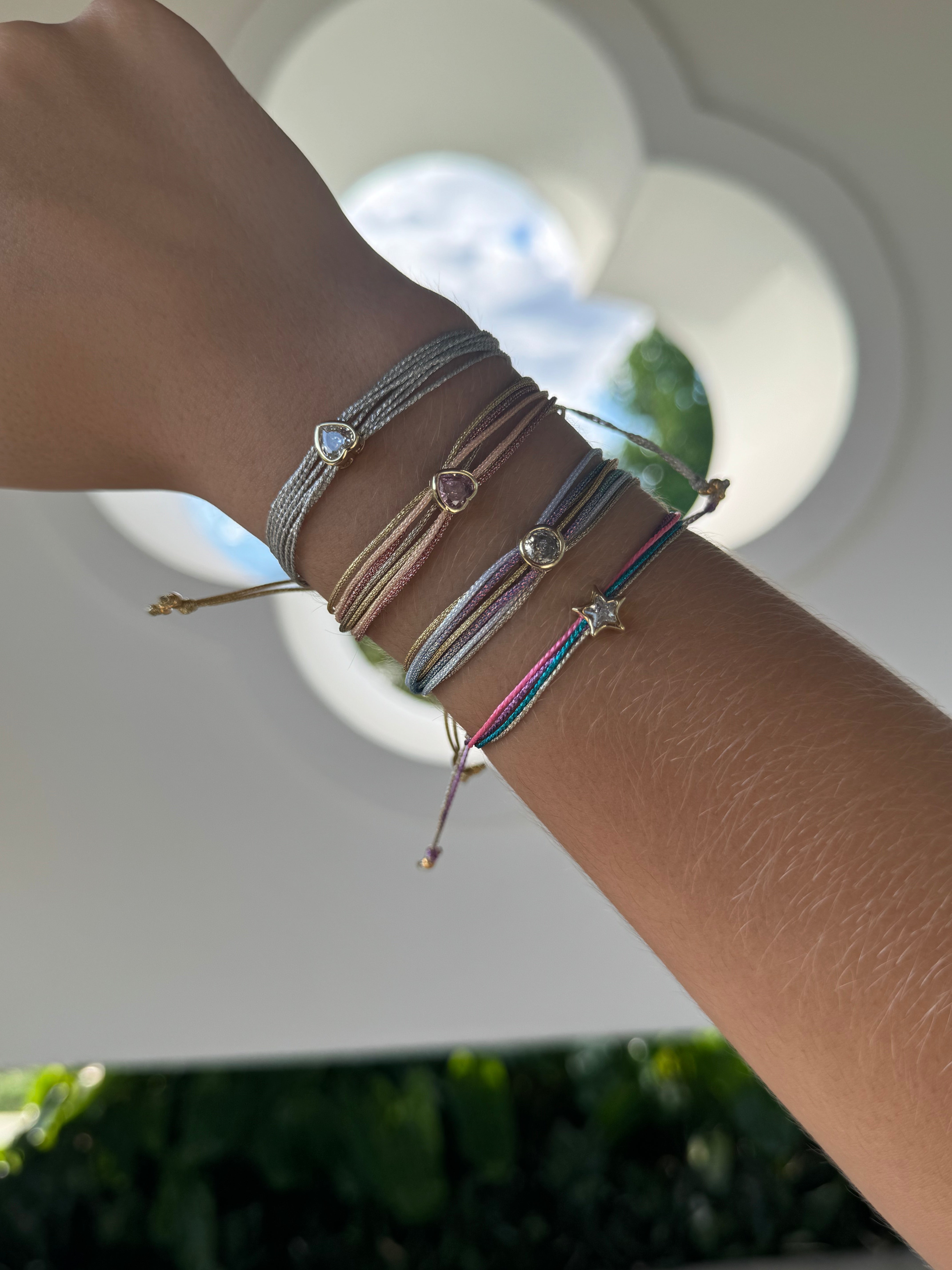 Pulsera Hilos 4 oros  dije circonita corazón