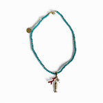 Collar menta con pez y coral.